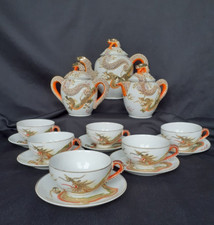 Service à thé en  Porcelaine  du Japon décor de dragon en relief et lithophanie