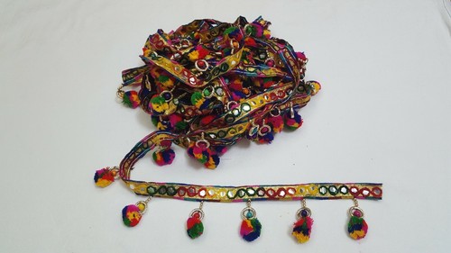 Beau pompon bonne taille - , et