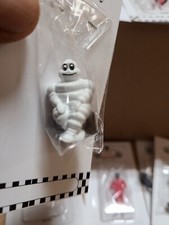 Figurine Bonhomme Michelin 1/43 Catrix Ct 058 Assis Sur Pneus