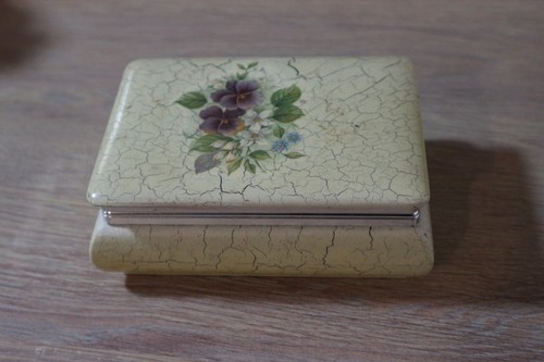 Ancienne petite boite - ancienne,