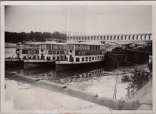 France, Paris, Bateaux-mouches à Auteuil, Vintage press silver print, circa 1939