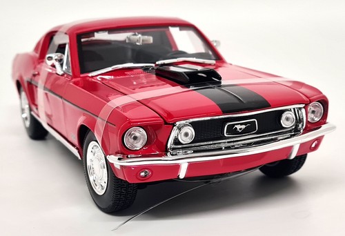 Maisto ford mustang gt - 1/18,
