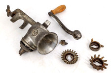 ANCIEN HACHOIR A VIANDE