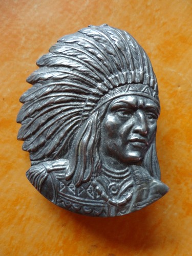 Pin tête indien - pin's,
