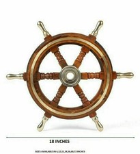 Roue de bateau en bois -