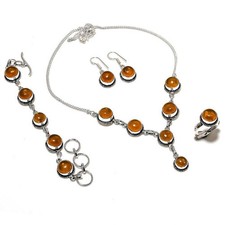 Ensemble de bijoux faits main