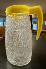 PICHET OU BROC VINTAGE EN VERRE GRANITé ET COL PLASTIQUE JAUNE