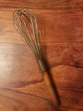 Fouet de cuisine ancien manche bois longueur environ 34 cm