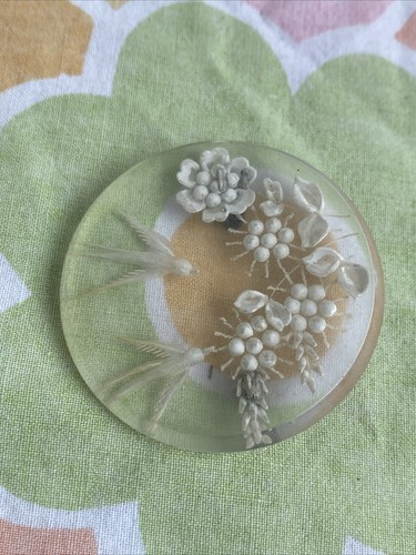 Ancienne broche lucite - en,