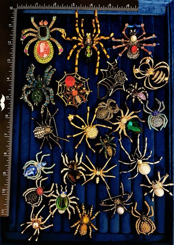Lot spider brooch - 25, pins