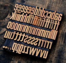 Lot anciens caracteres