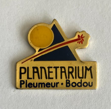 65 - Pin's PLEUMEUR BODOU - LE PLANETARIUM