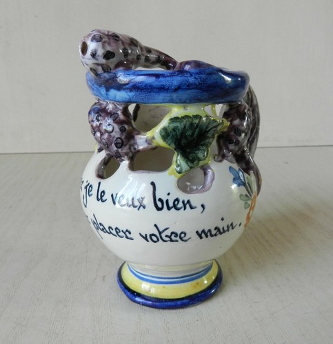 Ancien pichet trompeur - ancien,
