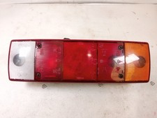 UNIVERSAL feu arrière droit