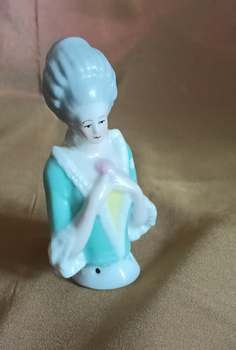 Demi figurine half doll - half,