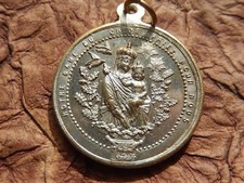 MEDAILLE NOTRE DAME DU CHENE DE VION  ET BASILIQUE SARTHE DIOCESE DU MANS