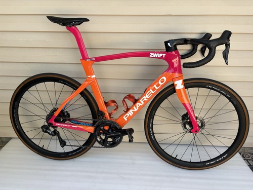 Pinarello dogma disc - f, zwift