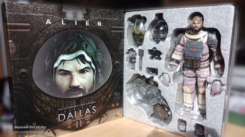Hottoys alien captain dallas - alien,