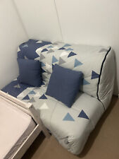 Canapé BZ en Excellent État avec sa housse qui peut servir de couverture