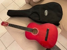 Guitare Ashton (rouge), avec étui de transport Ashton noir. 