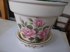 Pot de fleur + sa soucoupe, décor de roses, en céramique, état neuf.