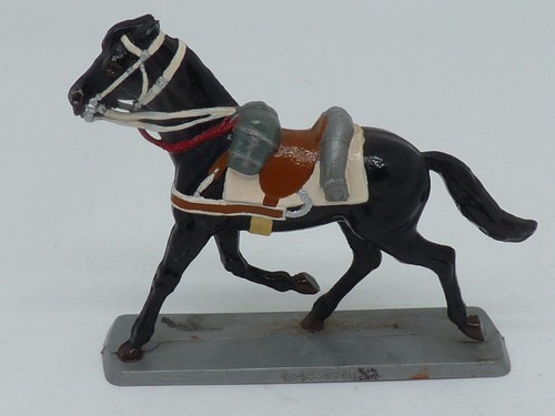 Figurine peinte pub ancienne - pub,