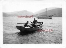 Soldats Allemands Dans Un Bateau À Rames Dans Le Port De Chios En Grèce