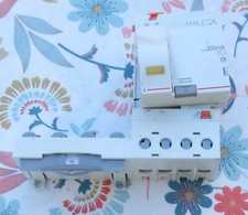 Legrand 4 105 12 Bloc différentiel DX³ 4P 400V 63A AC 300mA. 410512.