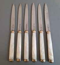 Six couteaux du 18ème siècle en or, nacre et acier de Langres