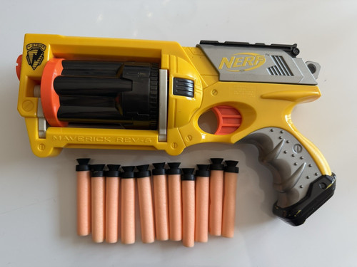 Yellow nerf strike maverick - n-strike,