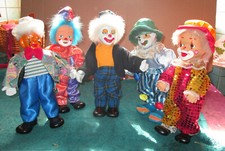 CLOWN EN PORCELAINE ET TISSU