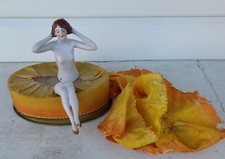 Demi Figurine Femme PORCELAINE, boite ancienne, art deco