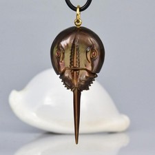 Pendentif De Limule En Nacre