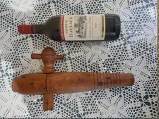 robinet cannelle de cuve tonneau en bois . Art populaire. 35cm taille tres rare