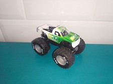 23051411 voiture miniature 4x4