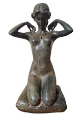 Pierre Chenet - Femme accroupie au collier - Bronze à patine ochre - Sculpture