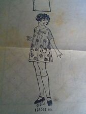 PATRON ORIGINAL POUR LA POUPEE LISETTE  "  COQUET TABLIER CHASUBLE    1925