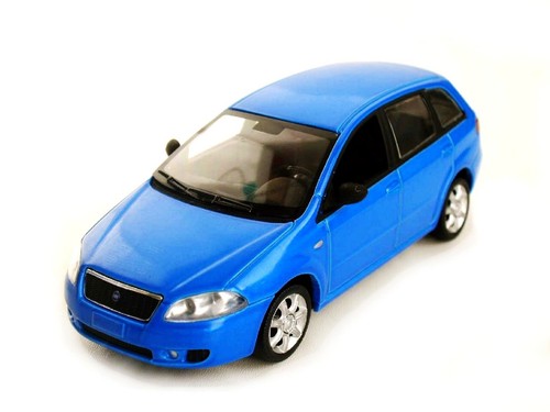 Fiat croma sw bleue - 1/43,