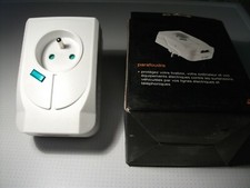 prise parafoudre orange (BOUT DE PLASTIQUE CASSE SUR LA COQUE/VOIR PHOTO)