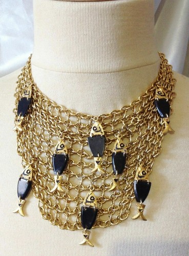Superbe collier plastron - superbe,