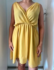 ? Robe jaune moutarde Vera & Lucy (T.S) ?