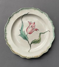 Assiette en faïence à décor de tulipe, Les Islettes? Fin XIXe ou début XXe