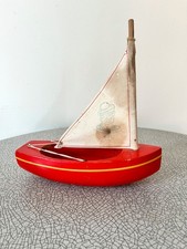 Petit voilier de bassin de la marque Tirot, modèle 201, jouet vintage