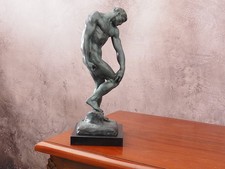 Rodin-Stil Sculpture en Bronze „ Man Act “ sur le Marbre – Mythologie Figurine –