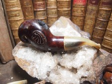 TRES BELLE PIPE  BRULE GUEULE EN BOIS SCULPTE  MOTIF DE D'UN ELEPHANT