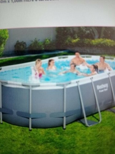 Piscine tubulaire ovale