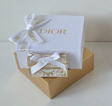 PRESENTOIR 2 BOITES 1 BLANCHE + 1 DOREE NOËL 2024 GRANDE MARQUE PAS CHANEL