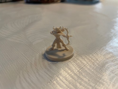 Figurine descent archer - v2,