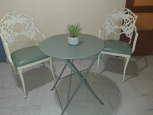 Ensemble table chaises de - table, et