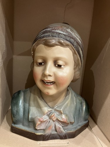 Buste polychrome tête - tête, en